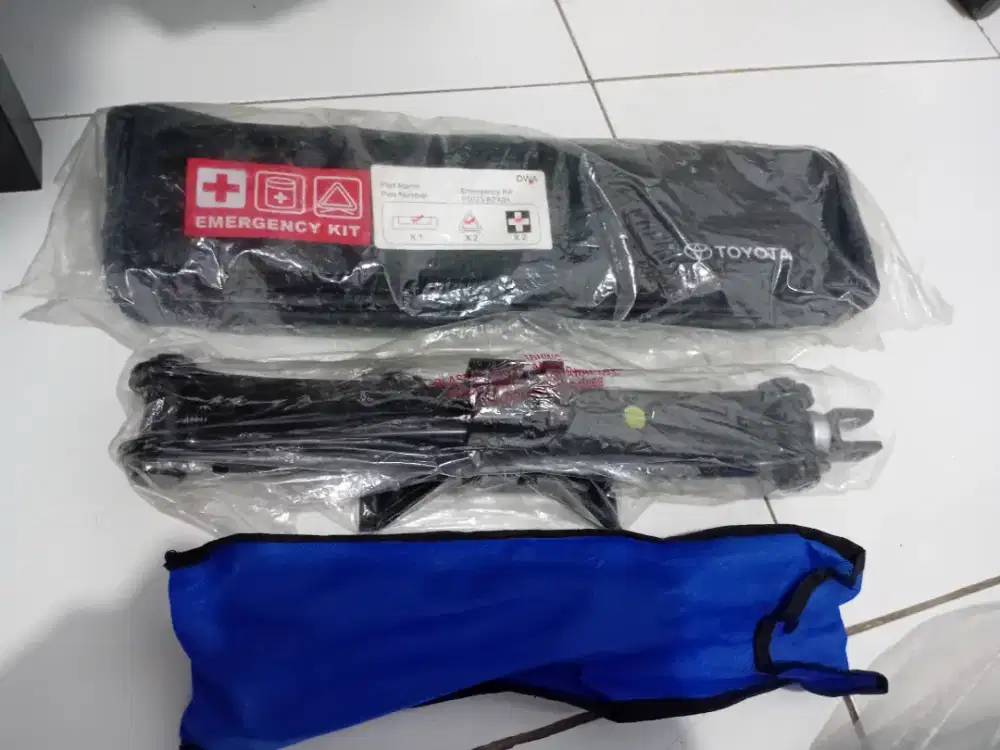 Emergency kit dan dongkrak calya