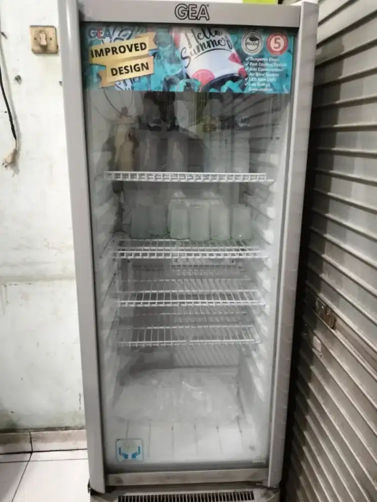 Dijual cepat showcase Gea 1 pintu