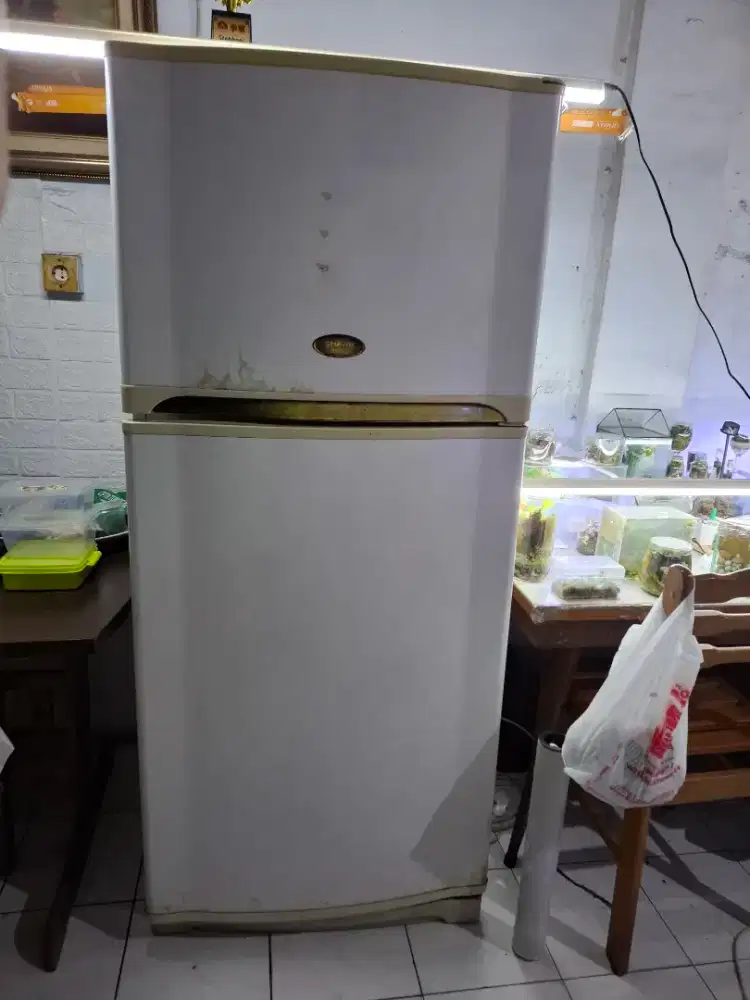 Kulkas sharp 2pintu