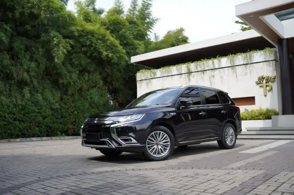 Mitsubishi Outlander PHEV 2019/2020 Hybrid EV Listrik