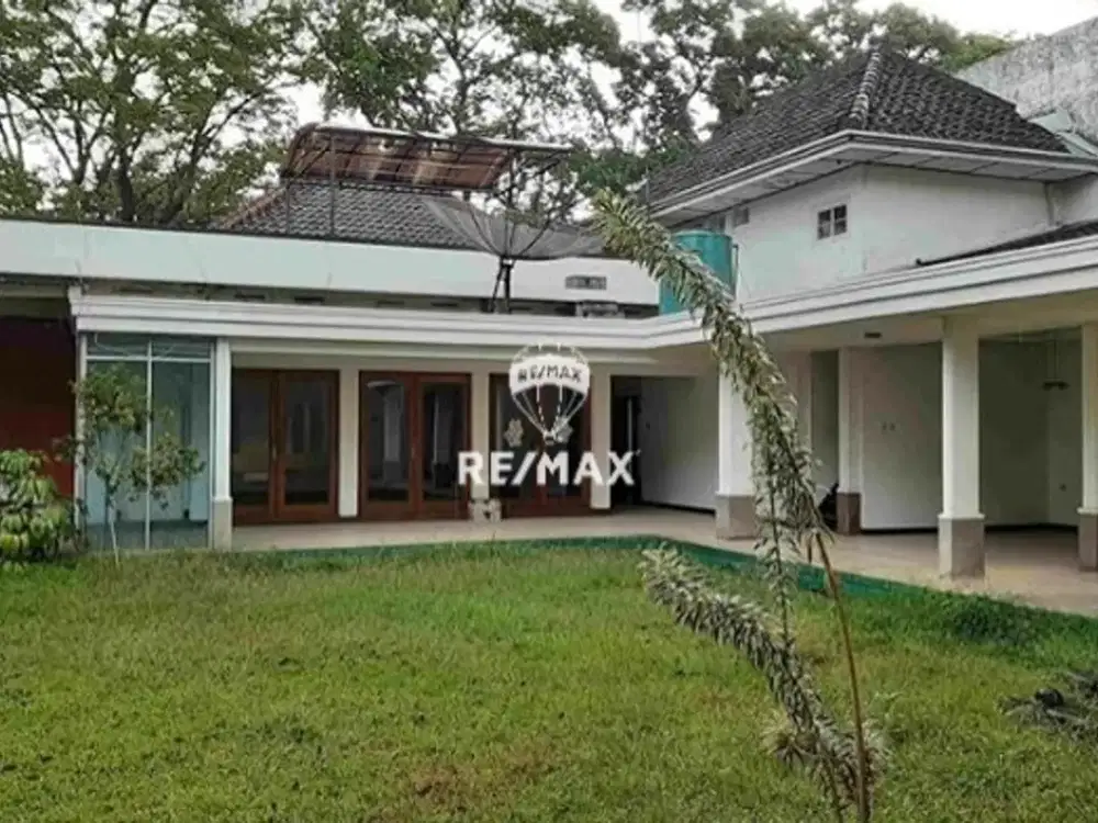 Rare Gem! Rumah Klasik Mewah di Dago (Jl. Surya Kencana) – Luas 1.000m² di Jantung Bandung