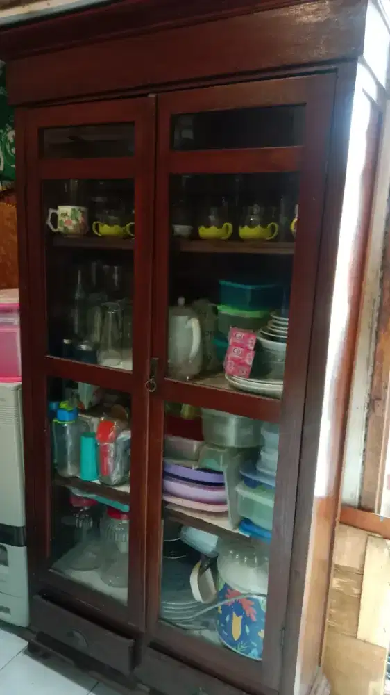 LEMARI KACA PAJANGAN