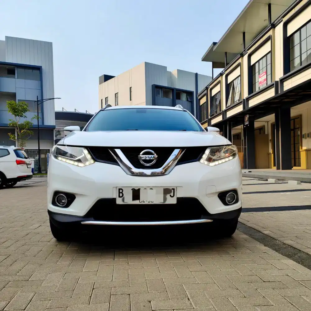 Nissan X-Trail 2.5cc 2015 putih terawat siap pakai