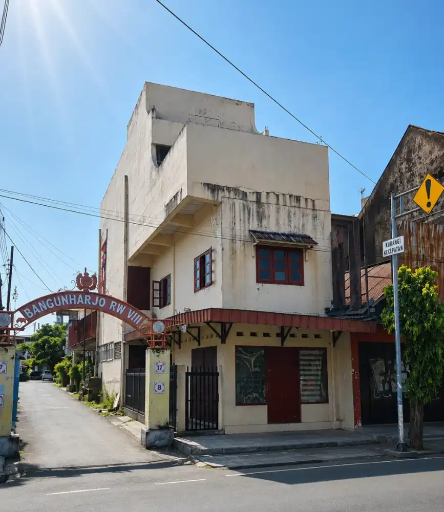 DIJUAL RUMAH 3 LANTAI LOKASI PREMIUM PUSAT KOTA SOLO JL RE.MARTADINATA