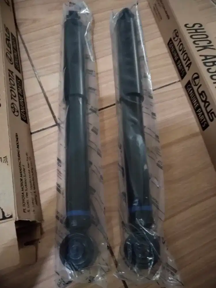 Sepasang shockbreaker Avanza baru belum di pake