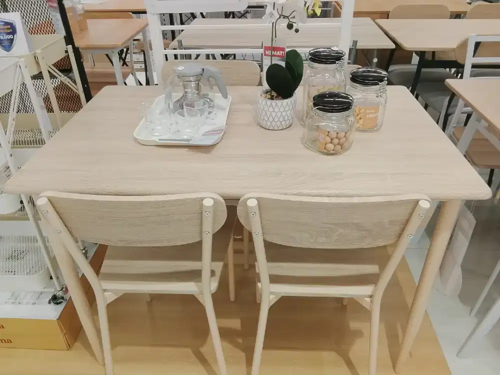 Set meja makan lamira