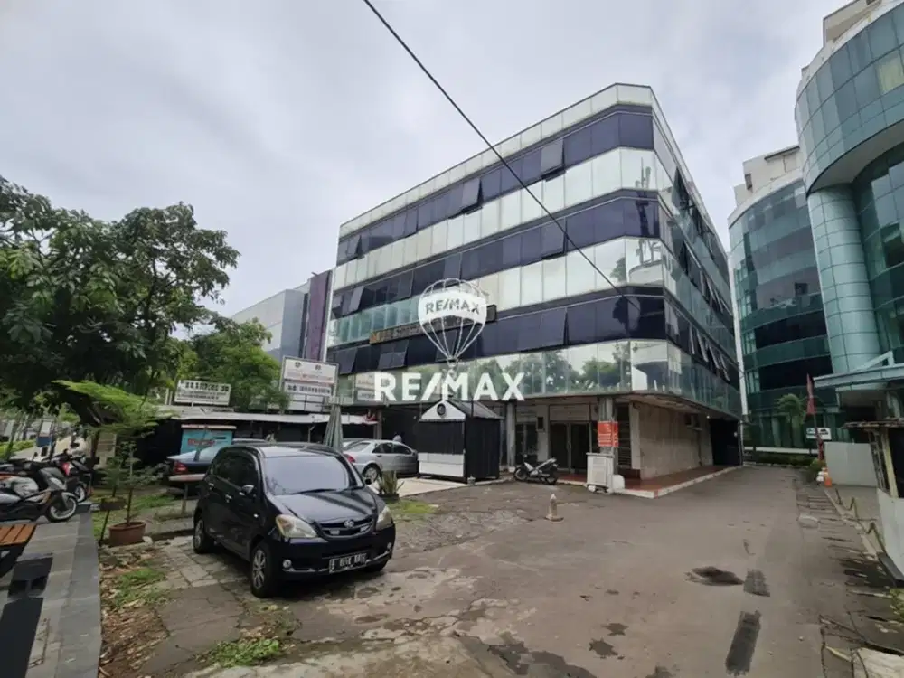 Dijual di bawah NJOP – gedung 4 lantai di Jalan Cikini Raya, Menteng