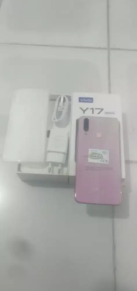 VIVO Y17 Ram 8GB fulset (warna pink)