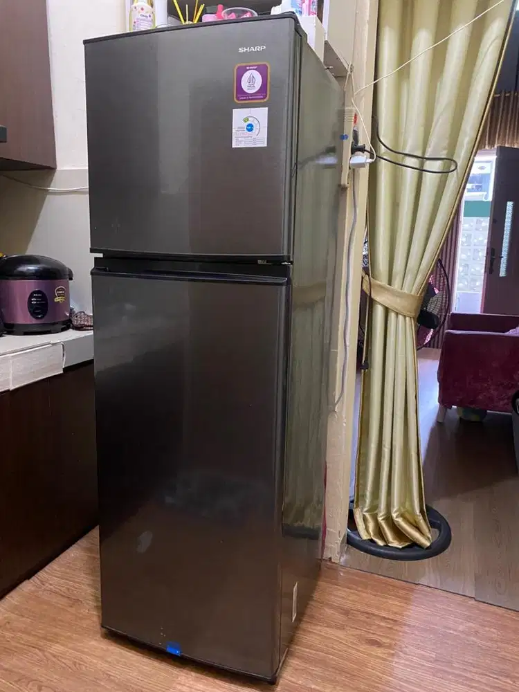 BU kulkas sharp tipe tinggi baru 6 bulan