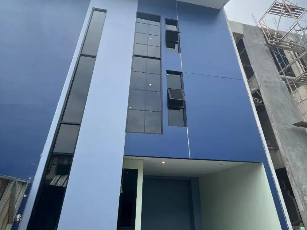 AMNAN LIVING APART HOUSE 3 LANTAI MEWAH DAN MODERN DI CONDET, JAKARTA TIMUR