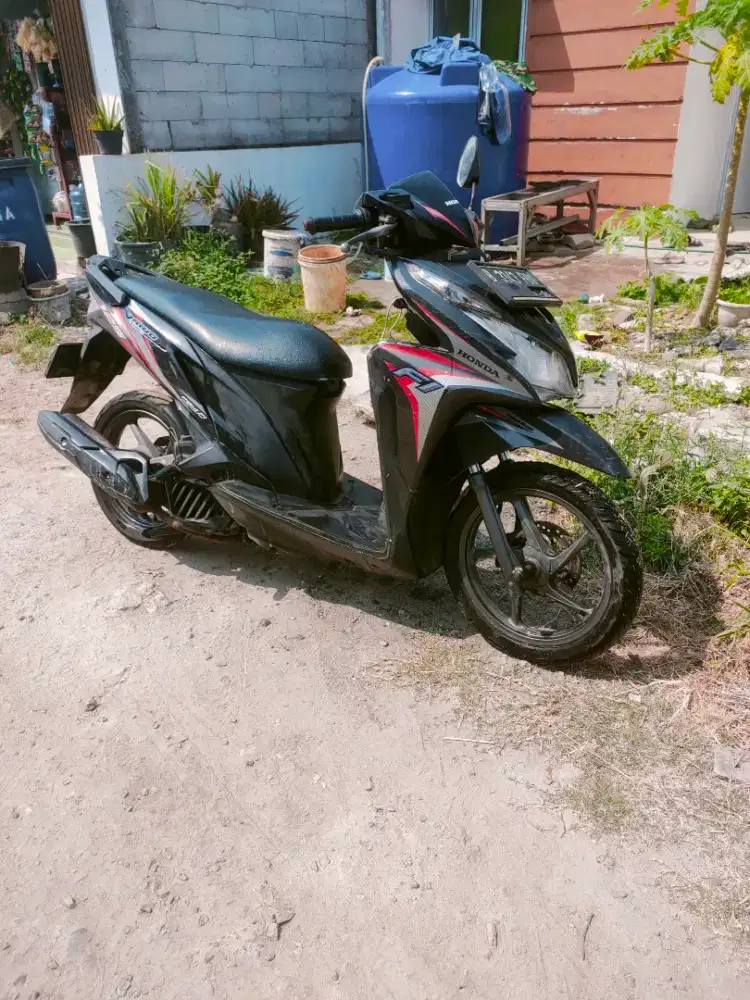 Vario 125 KZR warna hitam