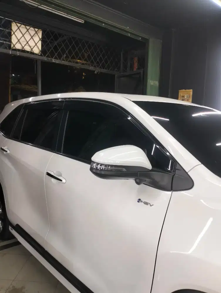 Pusat pemasangan kaca film mobil