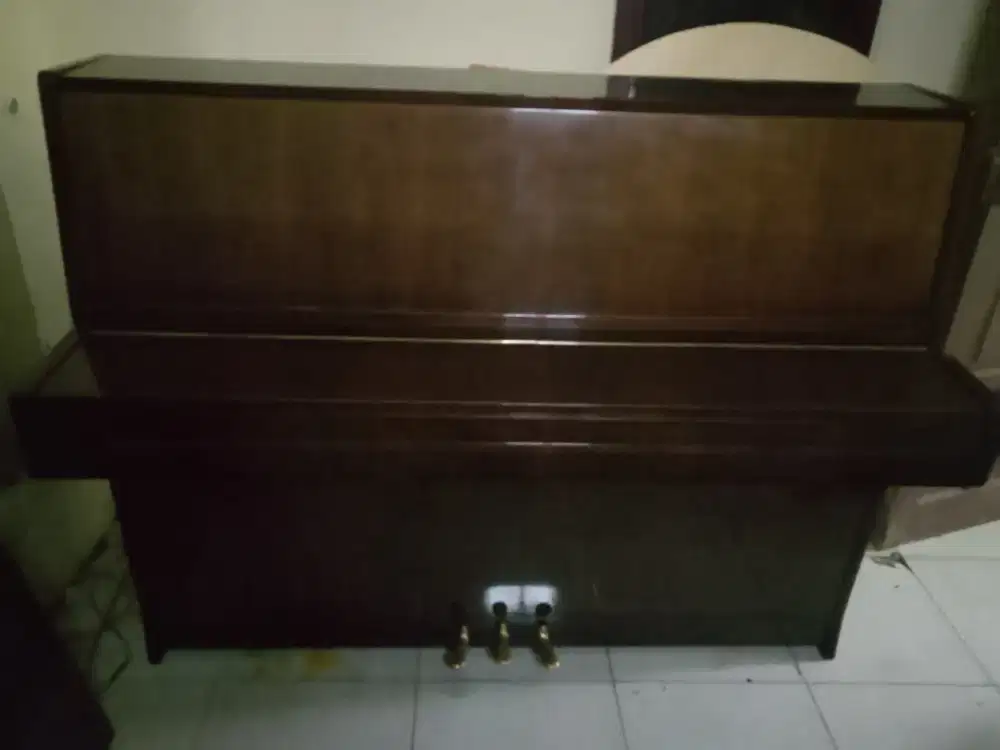 Piano clasik petrof