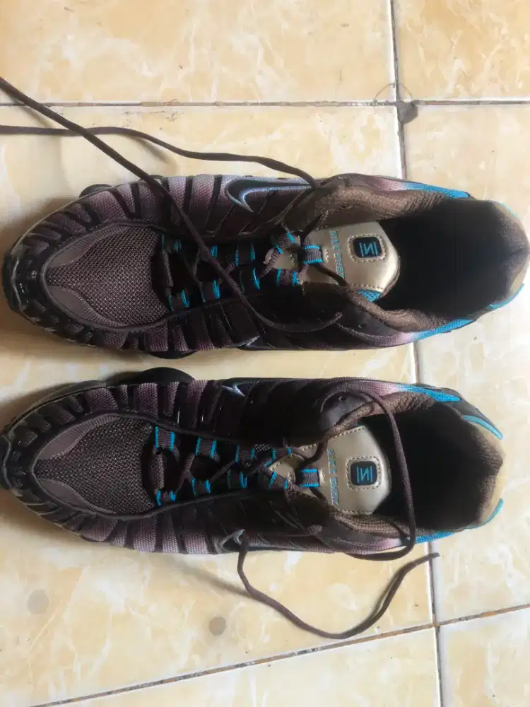 Sepatu Nike Shock