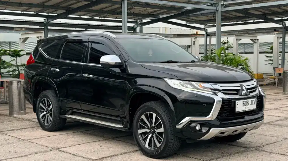 PAJERO DAKAR HITAM 2017 ( LOW KM)
