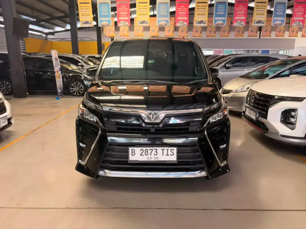TOYOTA VOXY 2.0 AT 2020 HITAM