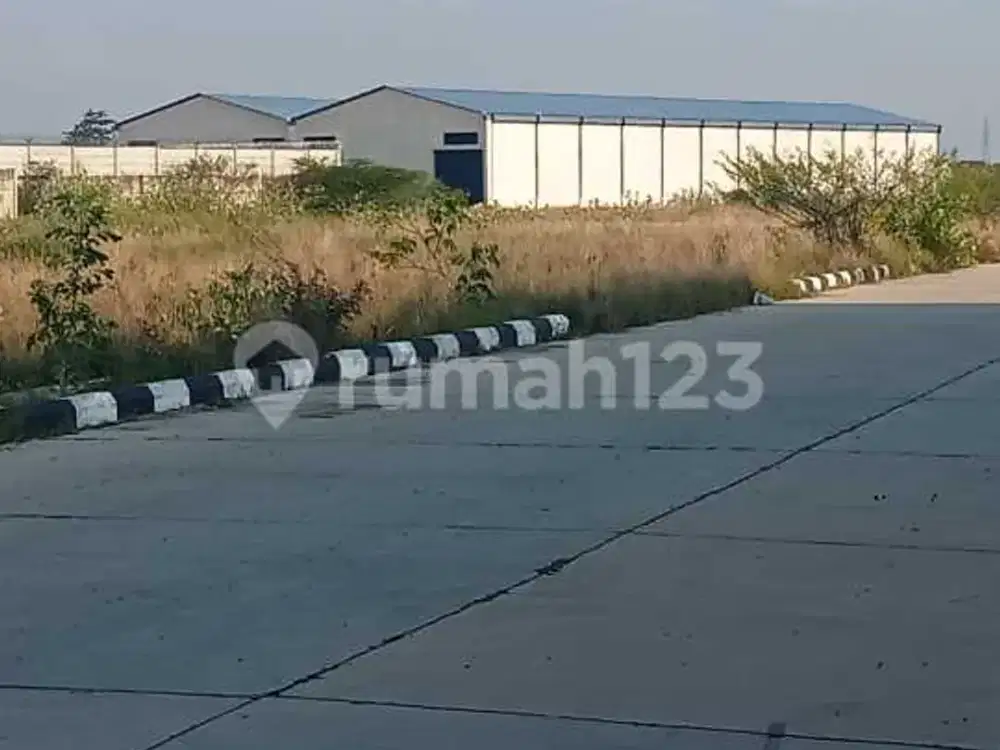 Gudang Baru di Daerah Industri