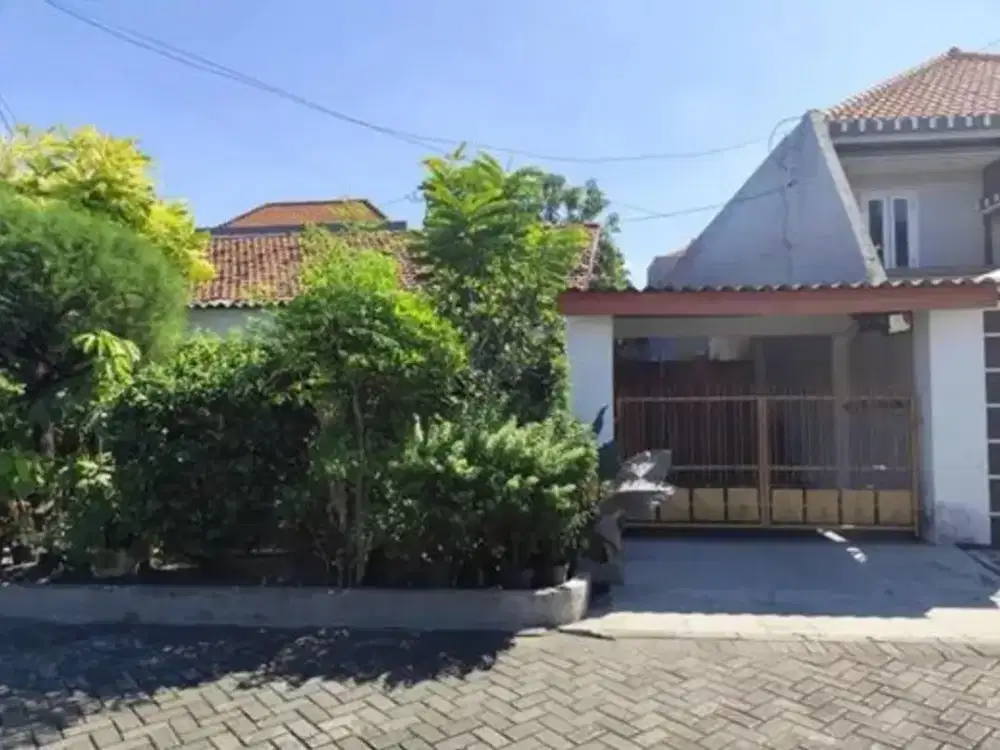 Rumah Second Gayungsari Terawat Dekat Masjid Al Akbar