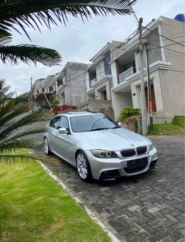 BMW 325i 2012 Bensin
