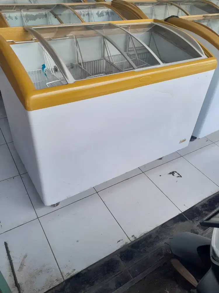 Freezer pembeku