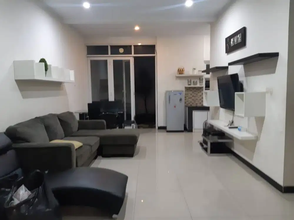 Dijual Rumah Full Furnish di Taman Kopo Indah 5, Sommerville