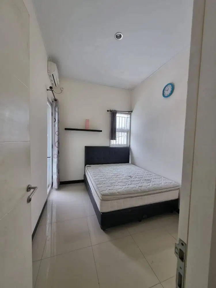 Disewakan Rumah Full Furnish di Taman Kopo Indah 5, Sommerville