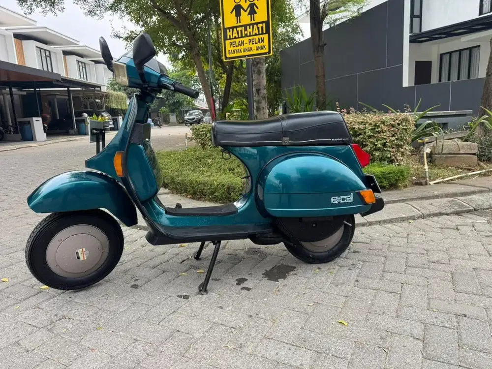 Vespa Excel 150 Stnk BPKB tangan Pertama