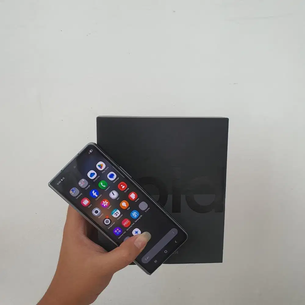 Samsung Z Fold 4  12/256 Fullset Mulus No Minus