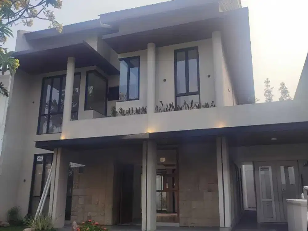 Rumah Mewah Brand New Swimming Pool di Lippo Karawaci Sentral