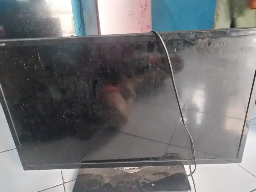 Di jual tv polytron bekas , nego