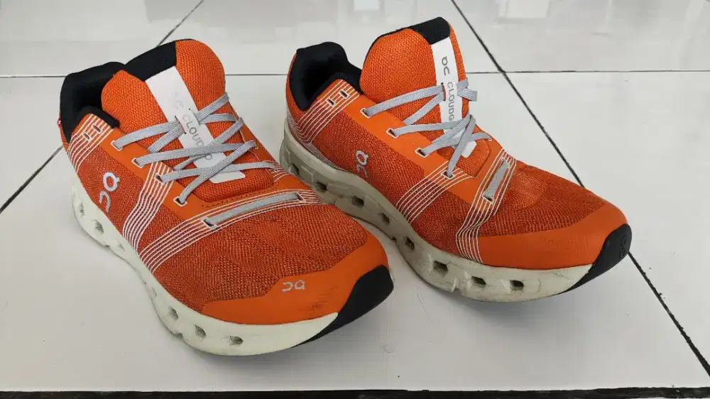 On CloudGo Orange Original – Like New 95%-Nyaman untuk Running & Daily