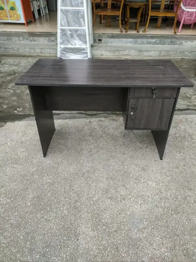 meja tulis kantor