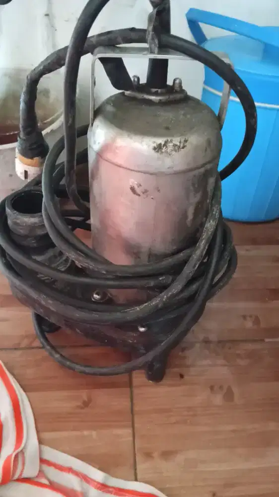 Pompa celup Air sedot air maupun pendorong
