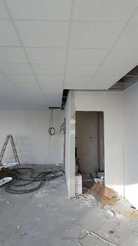 Wall Moulding Sekat Plafon Partisi PVC GRC Gypsum Jasa Tukang Pasang