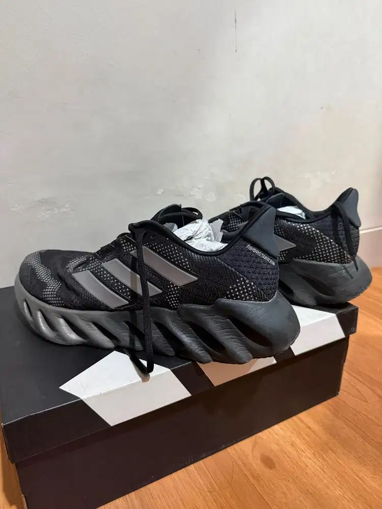 Sepatu Lari ADIDAS SWITCH FWD 2