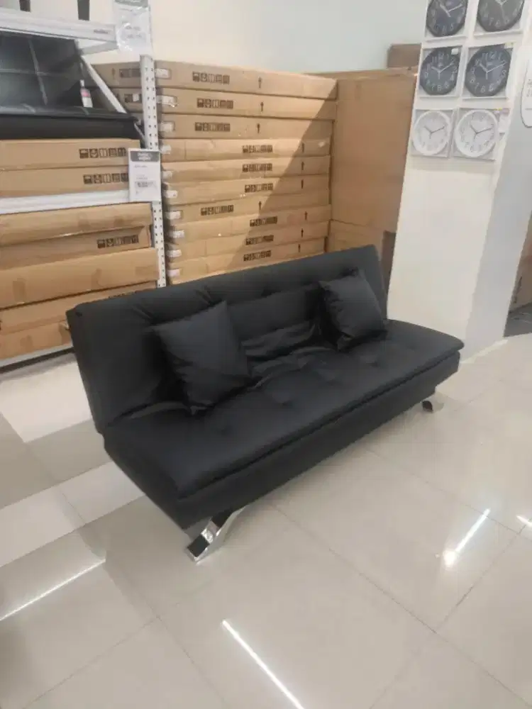 Sofa bed hitam minimalis