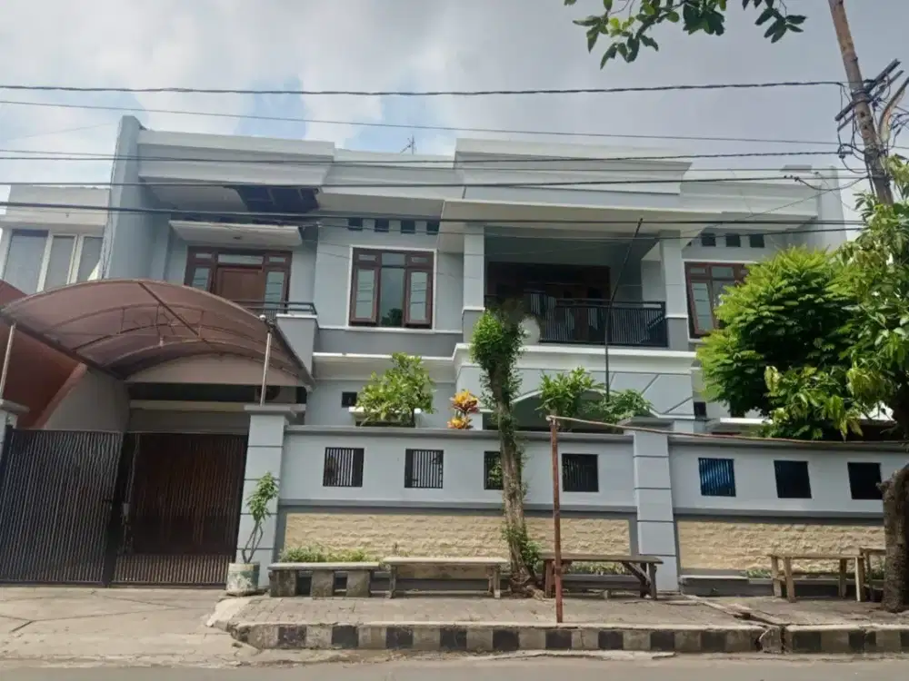 DIJUAL RUMAH MANYAR TIRTOYOSO