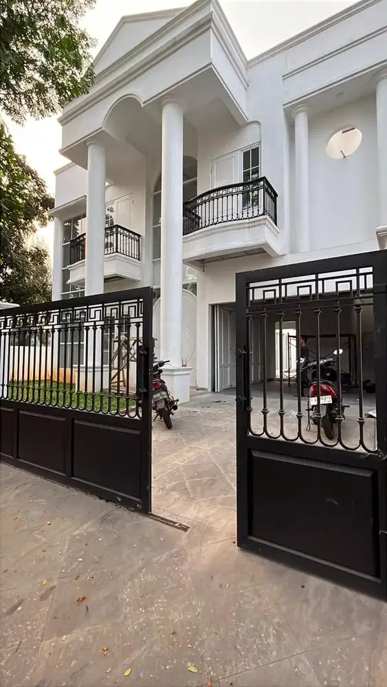 Di jual rumah 2 lantai siap huni di boulevard citra gran cibubur