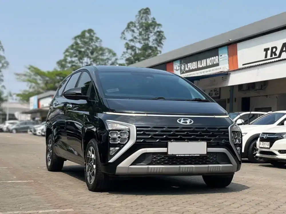 HYUNDAI STARGAZER 1.5 IVT MATIC 2022 HITAM CAPTAIN SEAT