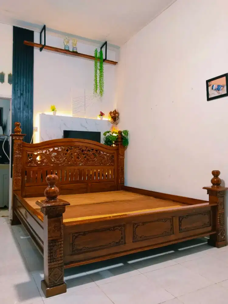 TEMPAT TIDUR JEPARA JATI SEPERTI BARU 6 KAKi