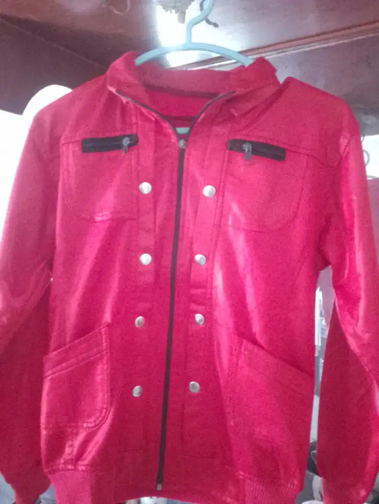 JAKET MERAH PANJANG