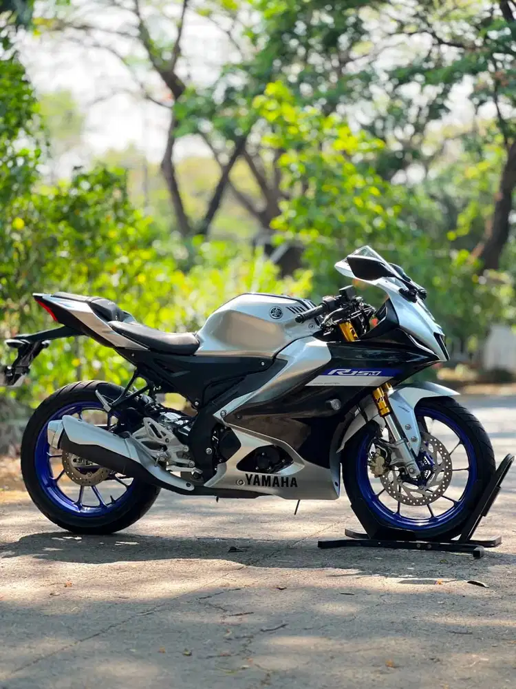 YAMAHA R15M ABS QS CONNECTED 2023 SILVER KM 2K PAJAK PANJANG LIKE NEW
