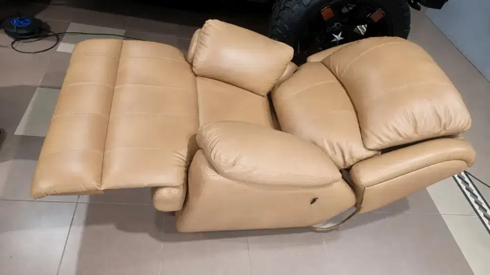 Kursi Pijat Relaksasi Bekas Terawat / Massage Chair Second Siap Pakai
