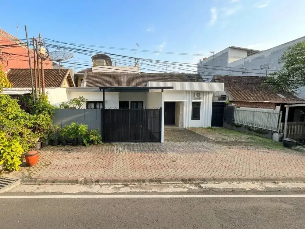 Dijual Rumah Full Furnish Bangunan Terawat di Kasin Malang