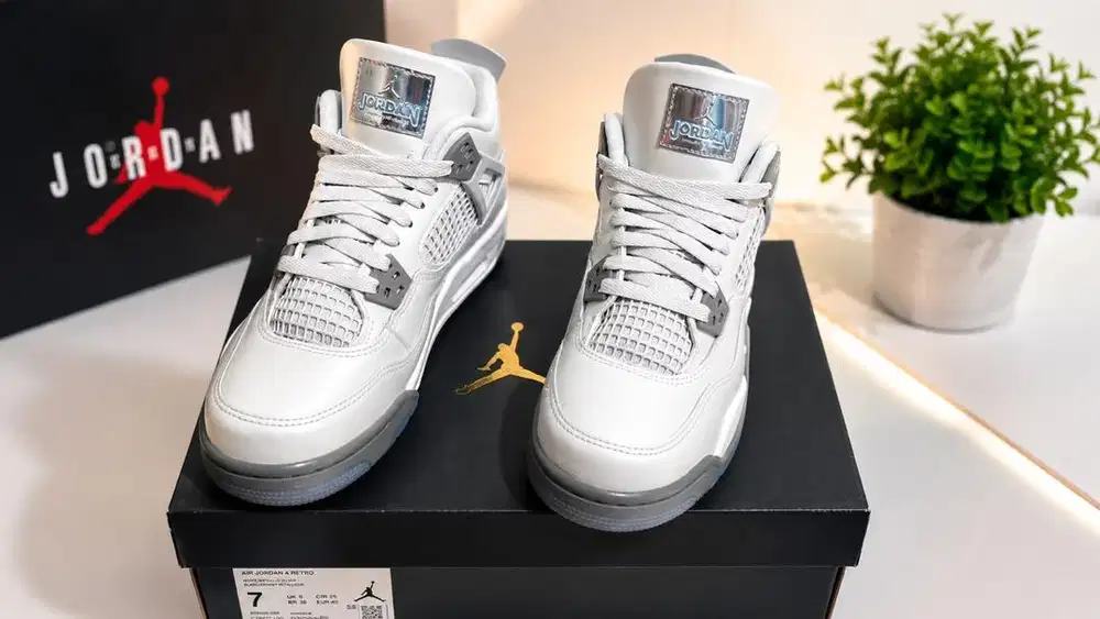 DIJUAL AIR JORDAN 4 RETRO