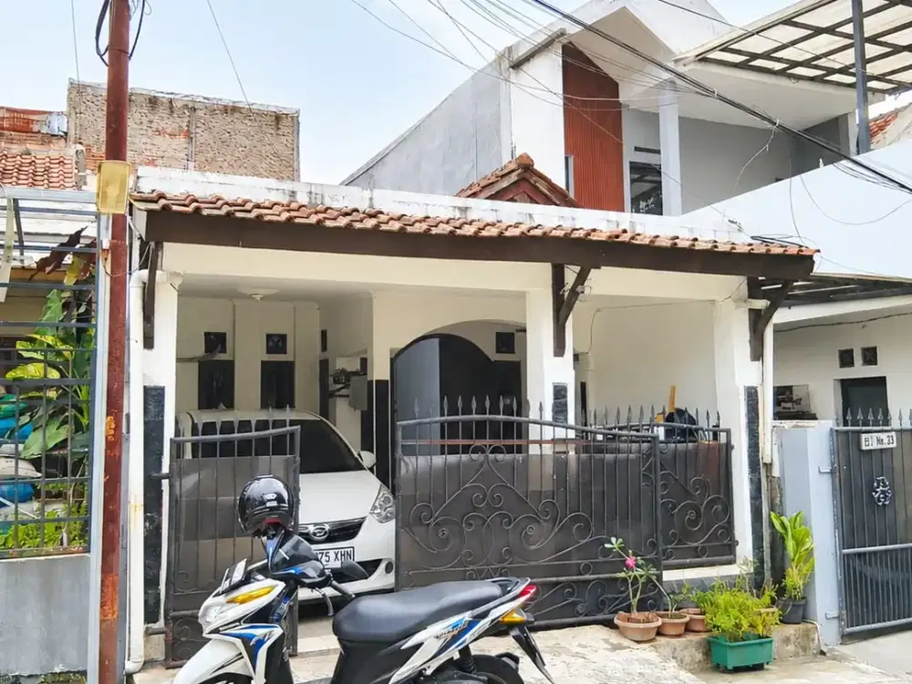 Dijual rumah di komplek puri cipageran dua