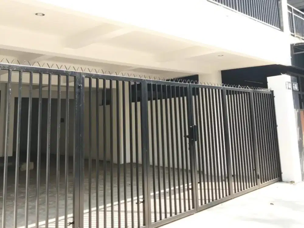 Dijual Rumah Strategis Pinggir Jalan Raya - di lokasi premium tepat di pinggir jalan Jati Padang Raya