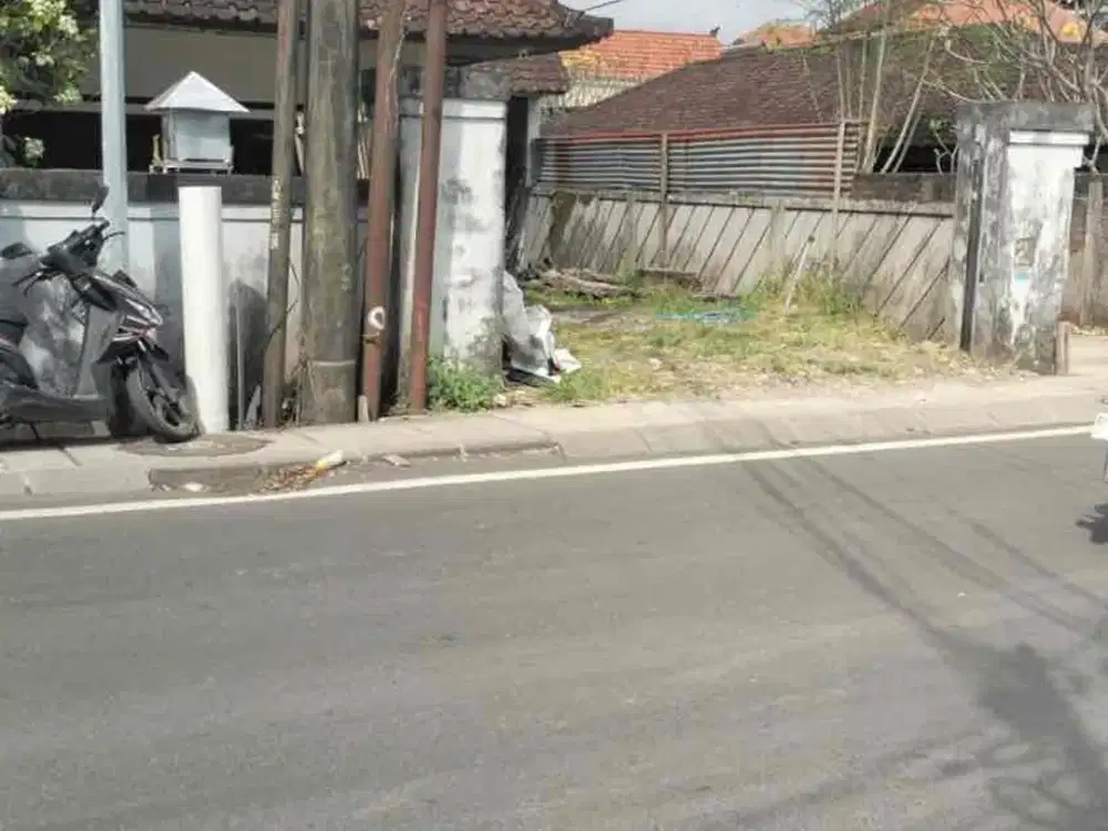 Dijual tanah isi bangunan lokasi di jalan utama Tuka Canggu