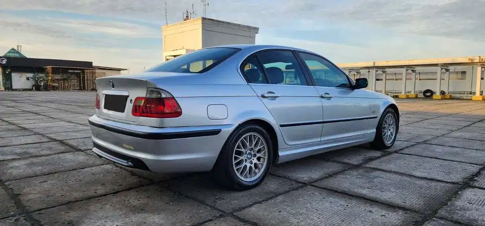[ ANTIKK ] BMW 325i PRE - FACELIFT 2001