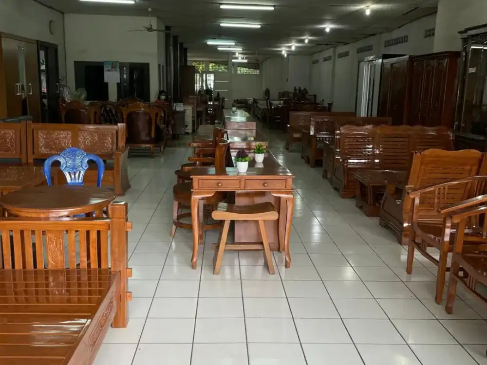 ex show room furniture Jl. Raya Bekasi, klender, jaktim.